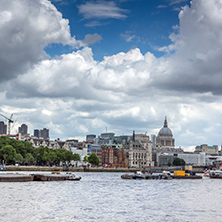 Amazing Panorama of Thames river and City of London, Great Britain