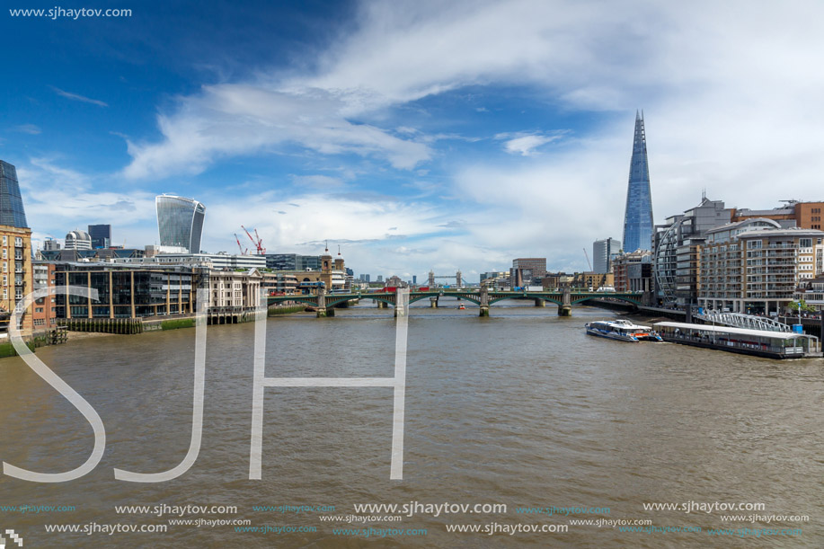 Amazing Panorama of Thames river and City of London, Great Britain